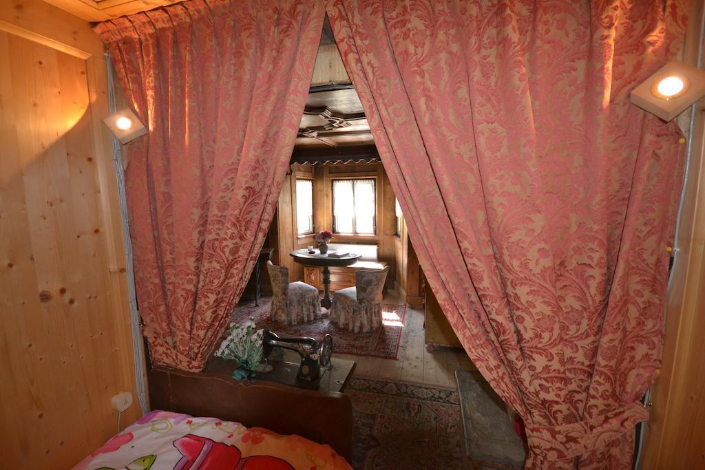 B&B La Tana Dell'Orso - Die Baerenhoehle Кастелло-ди-Фьемме Номер фото