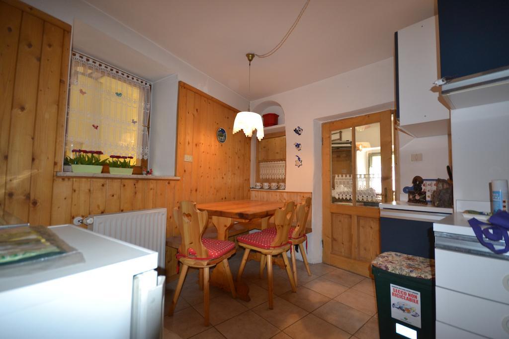 B&B La Tana Dell'Orso - Die Baerenhoehle Кастелло-ди-Фьемме Номер фото