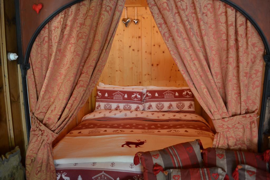 B&B La Tana Dell'Orso - Die Baerenhoehle Кастелло-ди-Фьемме Экстерьер фото